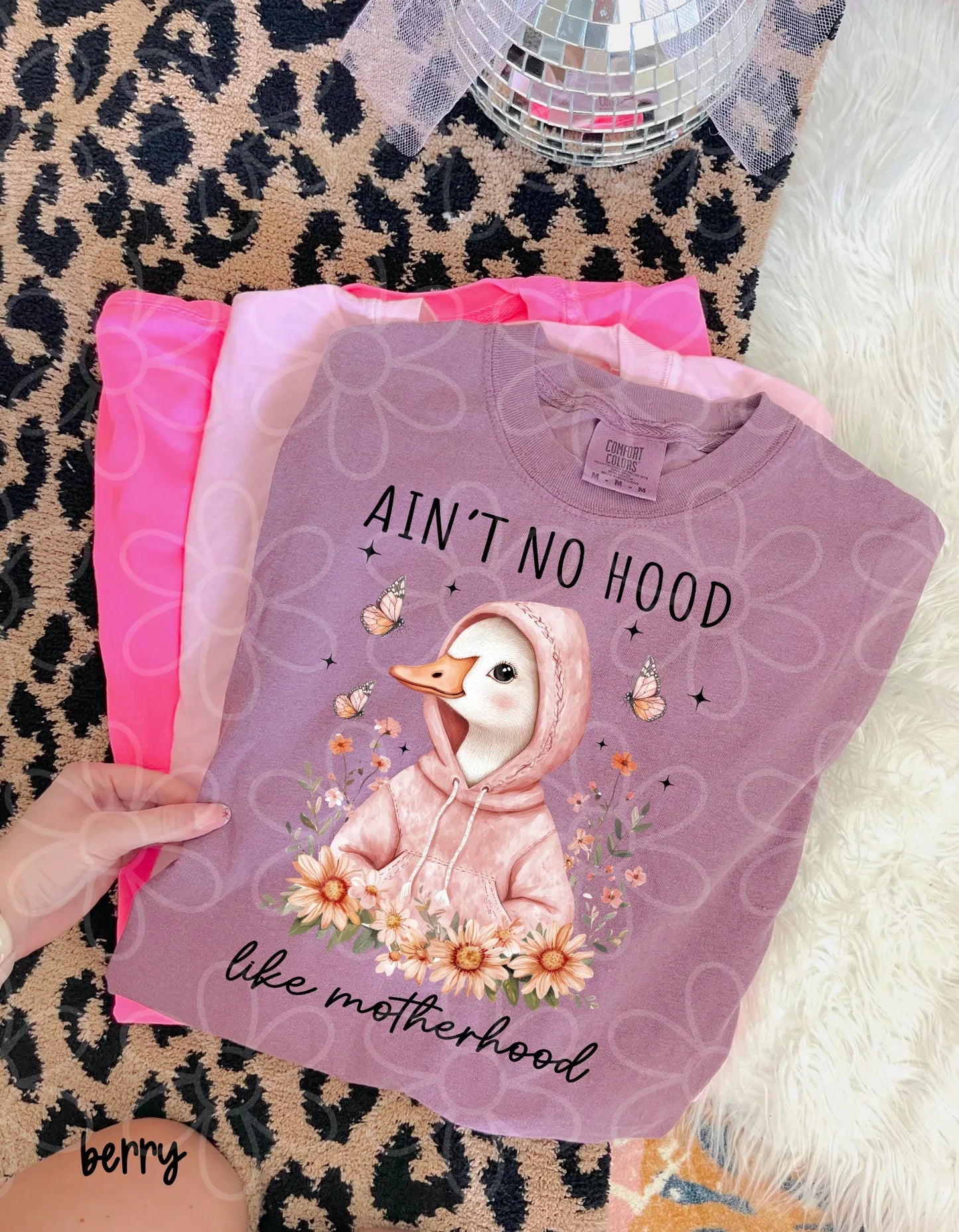 Aint No Hood Like Motherhood Tee - The Hippie Nest Boutique